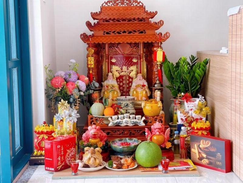 Bàn thờ ông Địa gần bếp