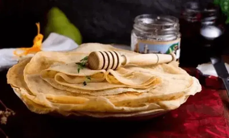 Bánh Crepe Pháp Từ Bột Mì Và Trứng