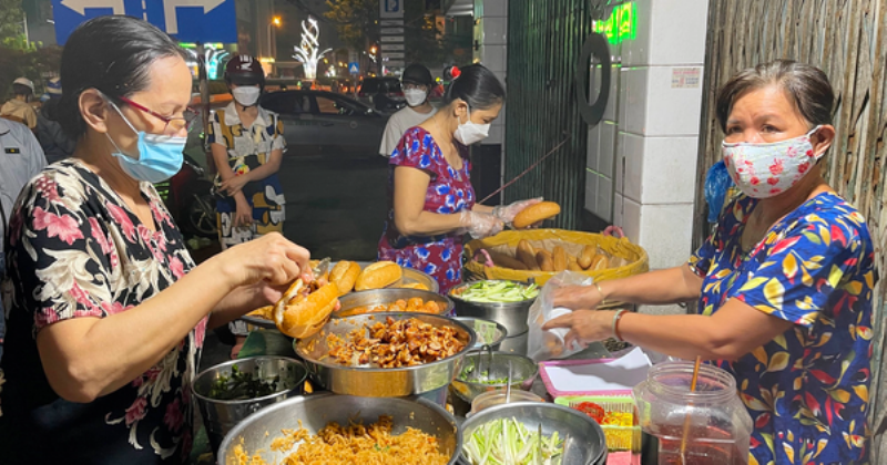 Bánh Mì Kẹp Ân Thi