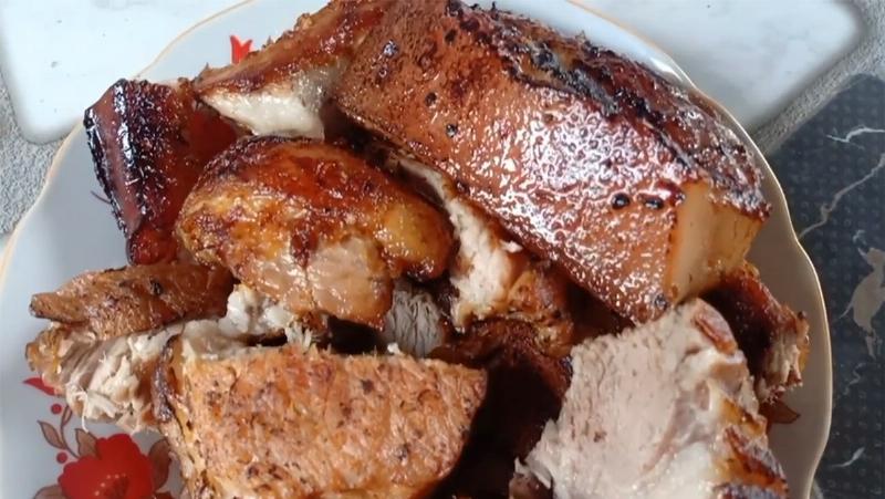 Nướng Má Heo Muối Ớt Bằng Bếp Than Thơm Lừng