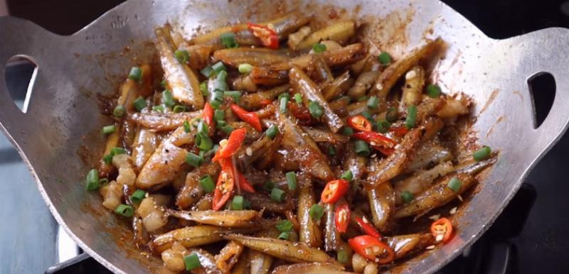 Cá Lòng Tong Kho Tiêu Thấm Đều Gia Vị