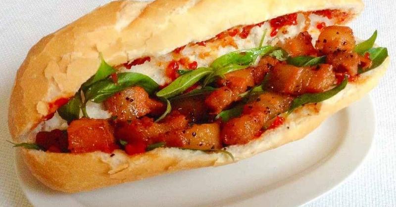 Kho Thịt Xíu Bánh Mì Huế