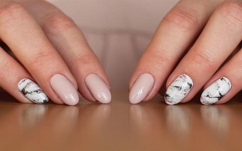 Mẹo chọn màu nail phù hợp với da ngăm