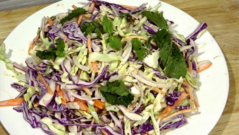 Mẹo hay khi làm salad bắp cải tím