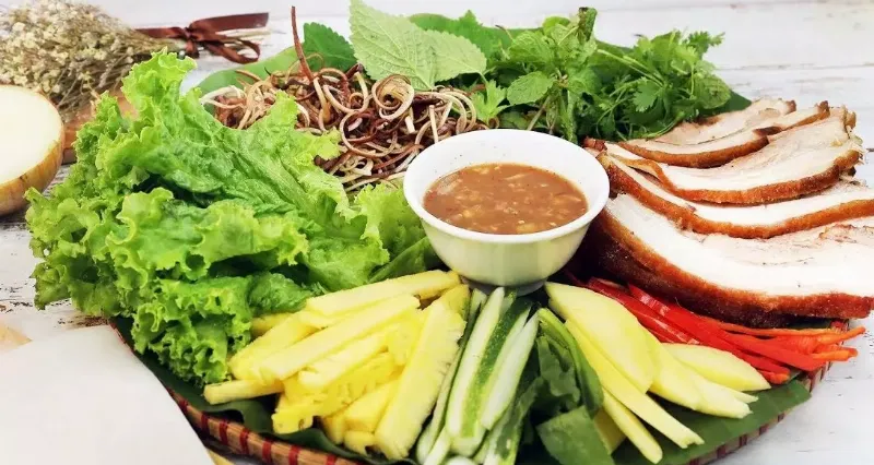 Mẹo pha nước chấm phở cuốn thơm ngon hơn