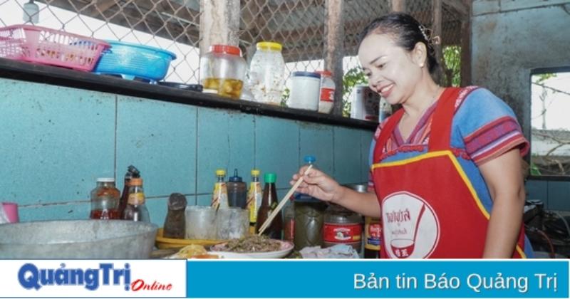 Quán ăn mộc mạc ngày Tết