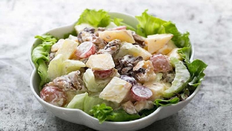 Salad hoa quả sữa chua đa dạng màu sắc