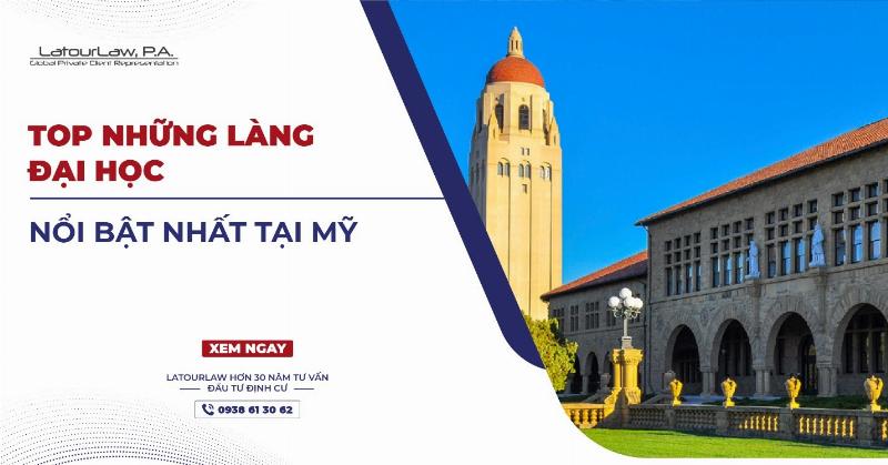 Sinh viên đang trò chuyện vui vẻ trong khuôn viên trường đại học