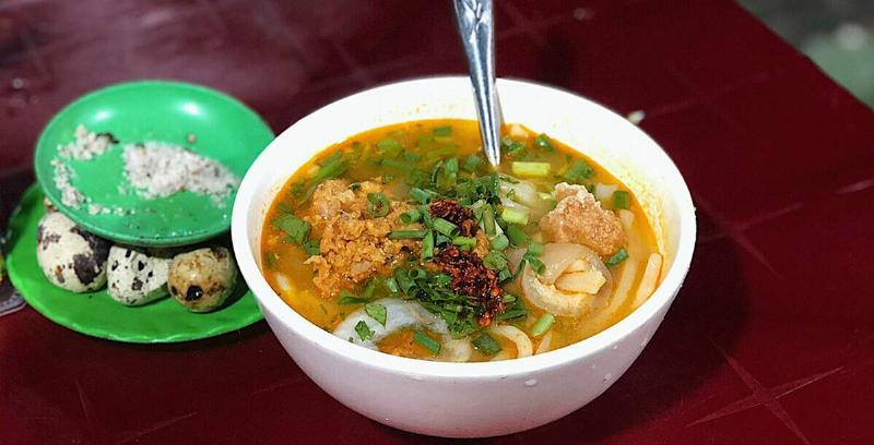 Thưởng Thức Bánh Canh Bột Gạo Huế