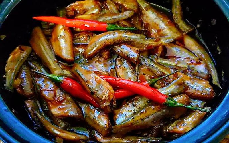 Thưởng Thức Cá Lòng Tong Kho Tiêu