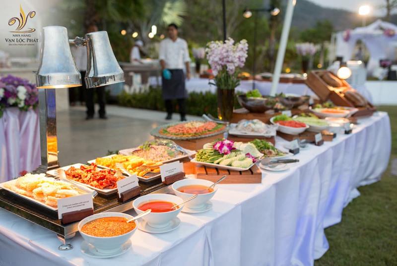 Tiệc Buffet Sinh Nhật Hiện Đại