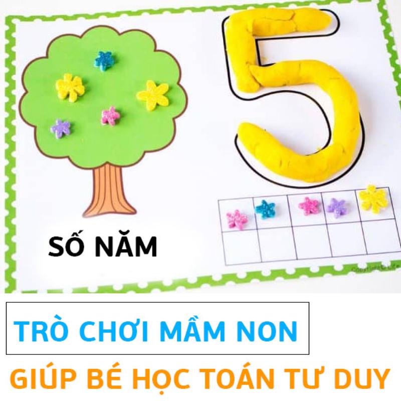 Trẻ mầm non đang chơi xúc xắc với nhau