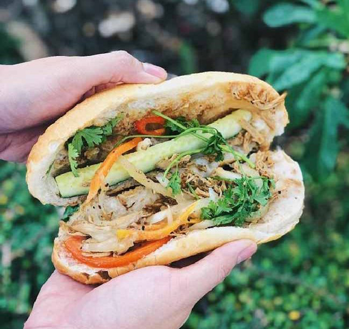 Cách làm bánh mì kẹp thịt gà đơn giản dễ làm