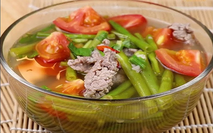 Cách làm canh chua rau muống thịt bò